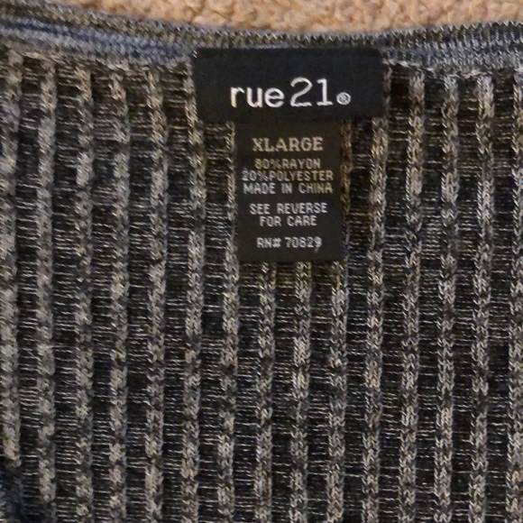 Women’s fitted top - Picture 2 of 3